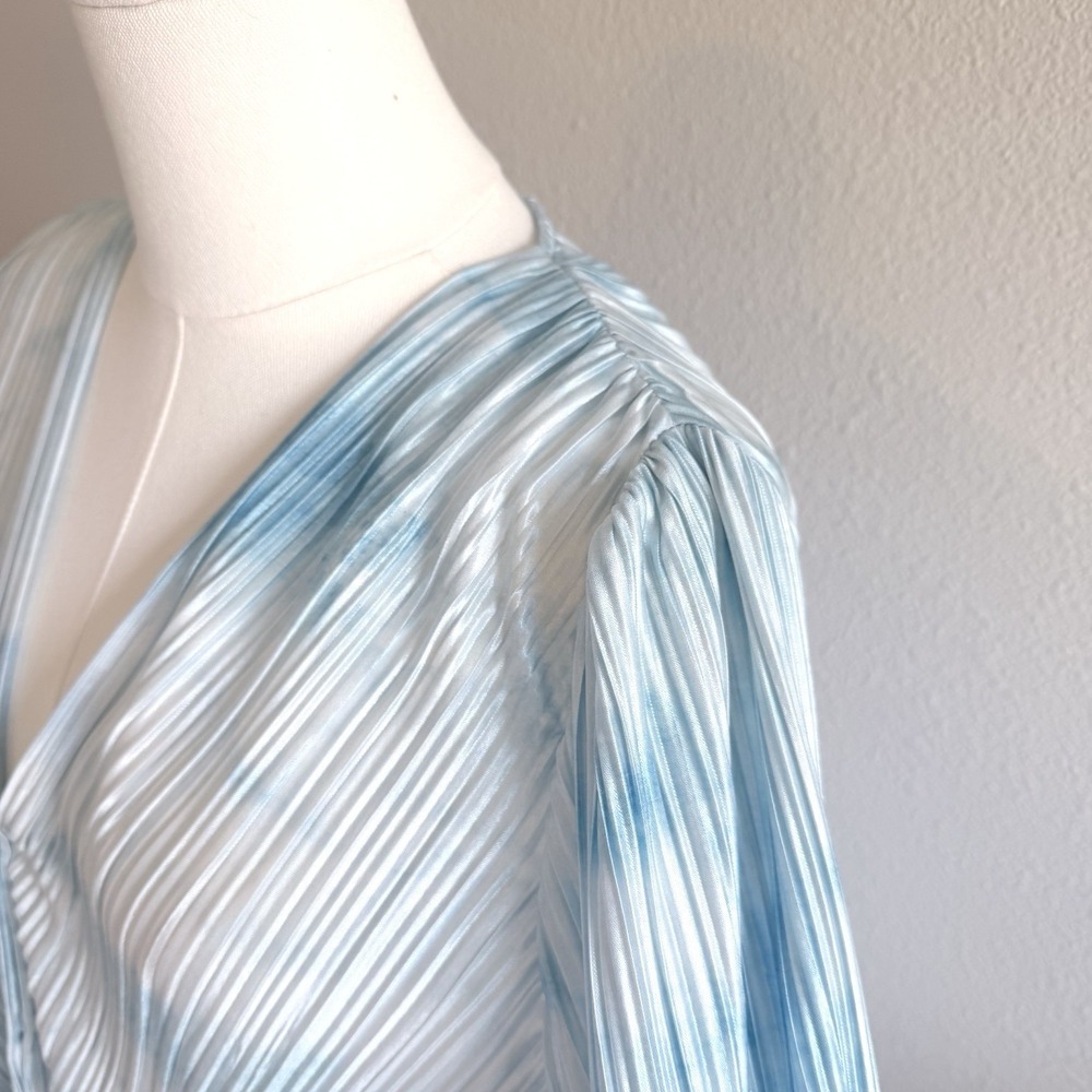 Lucy Paris Blue Tie Dye Plissé Wrap Top Button Front Boho Balloon‎ Sleeve Small - Picture 4 of 8